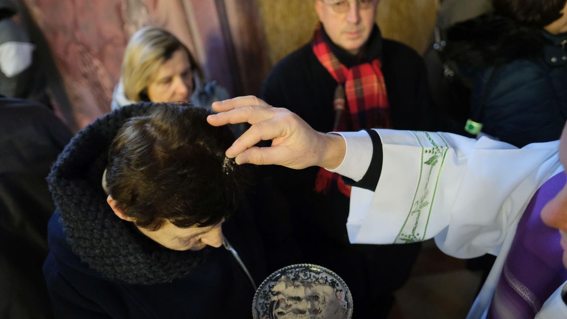 Wielki Post 2019: Środa Popielcowa i posypywanie głowy popiołem [zdjęcia]