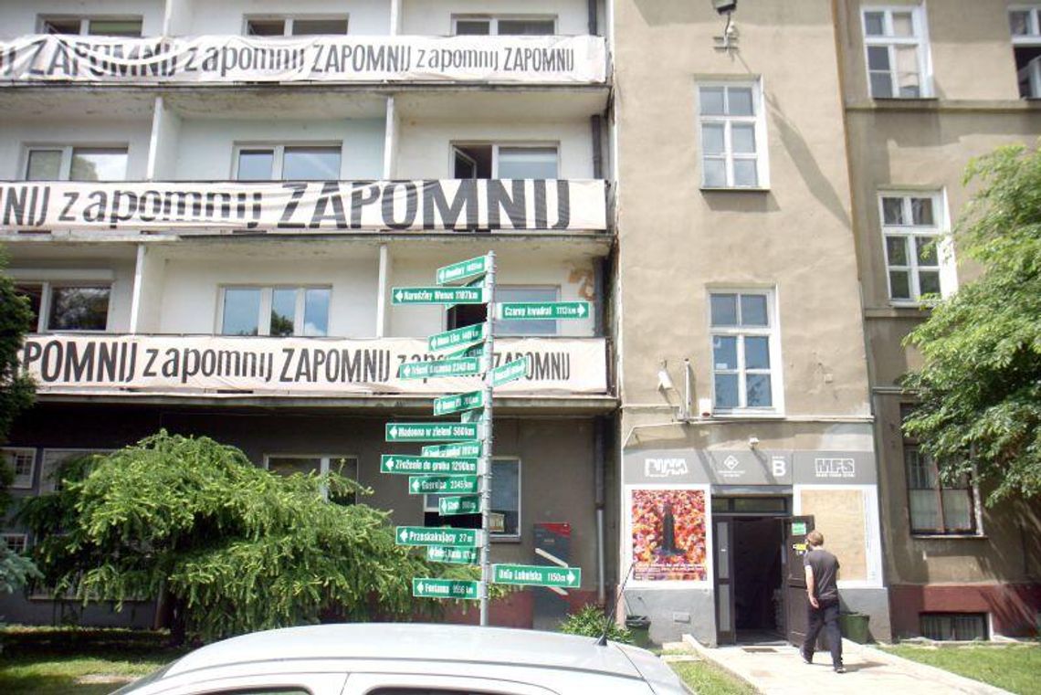Wielkie manewry na działkach miasta