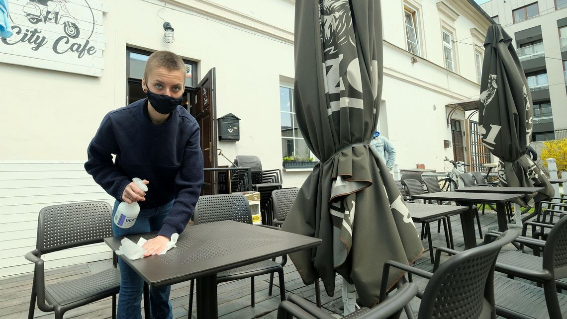 Wielkie odliczanie. Niektóre restauracje i puby w Lublinie zaczną działać minutę po północy