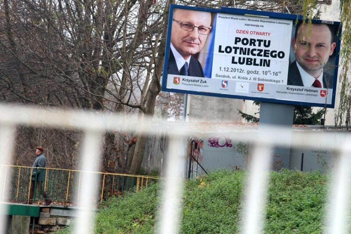 Wielu chce się ogrzać w blasku lotniska