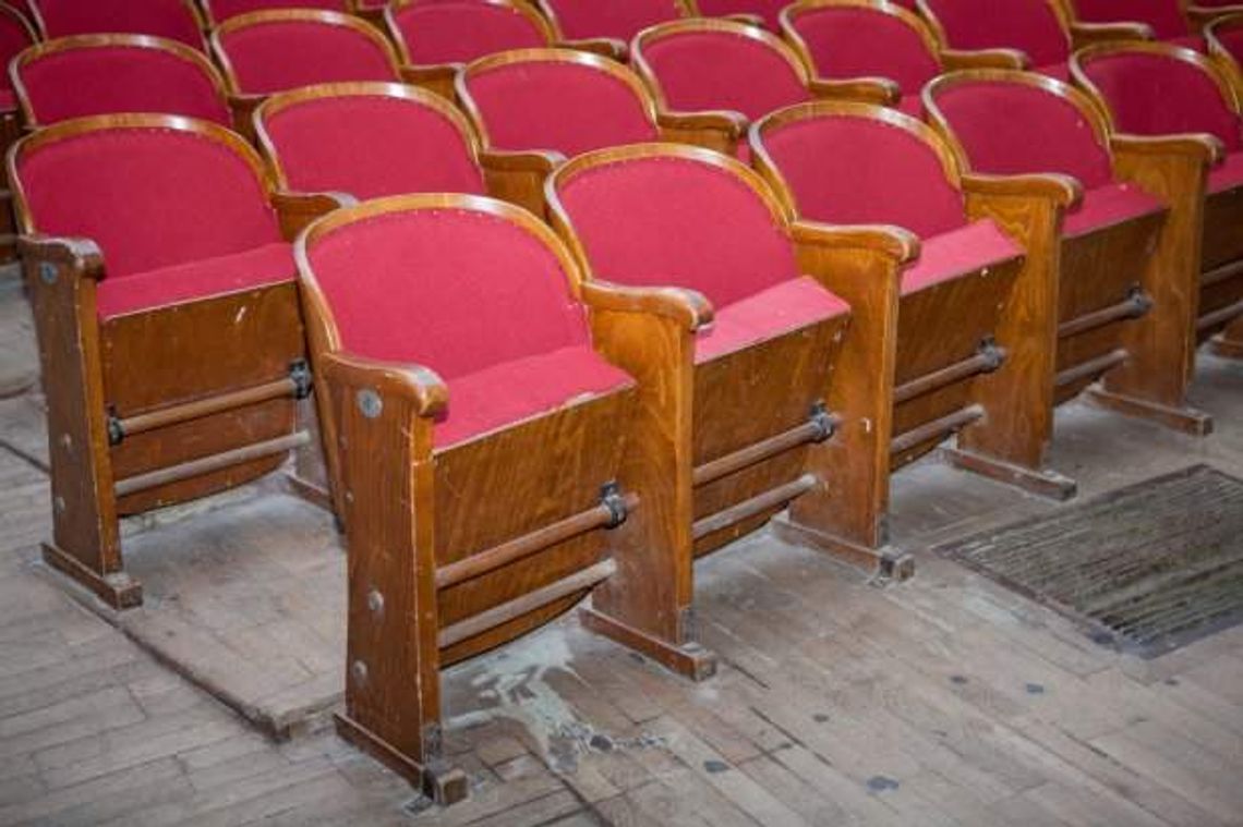 Wielu chętnych na kinowe fotele. Część trafi do teatru Wielu chętnych na kinowe fotele. Część trafi do teatru