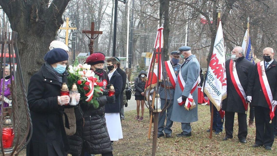 Wieńce i znicze. Obchody dnia pamięci żołnierzy wyklętych w Lublinie