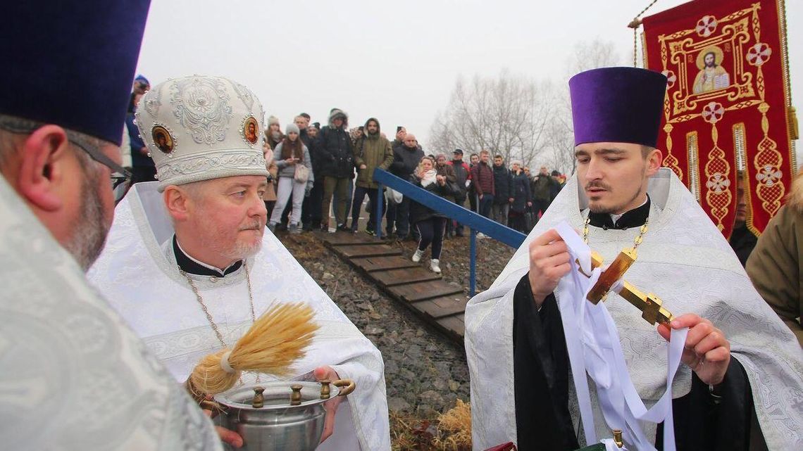 Wierni Kościoła Prawosławnego obchodzili nad Zalewem Zemborzyckim Święto Chrztu Pańskiego [zdjęcia]