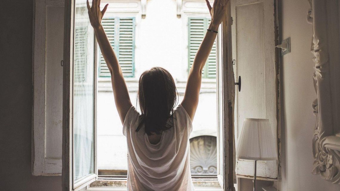 Wietrzenie mieszkania a koronawirus. To warto wiedzieć