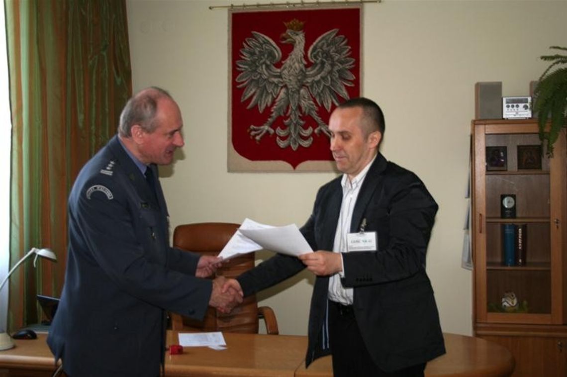Więźniowie na żużel za sprzątanie