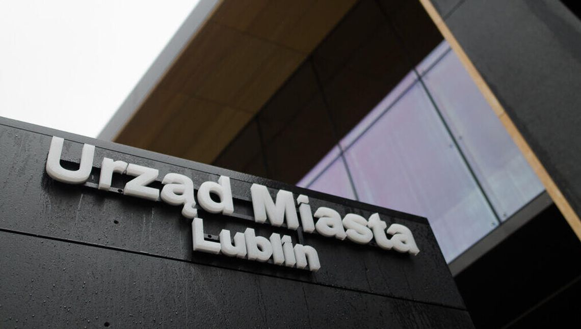 Wigilia jeszcze pracująca. Ale urzędnicy pójdą do domu wcześniej Wigilia jeszcze pracująca. Ale urzędnicy pójdą do domu wcześniej