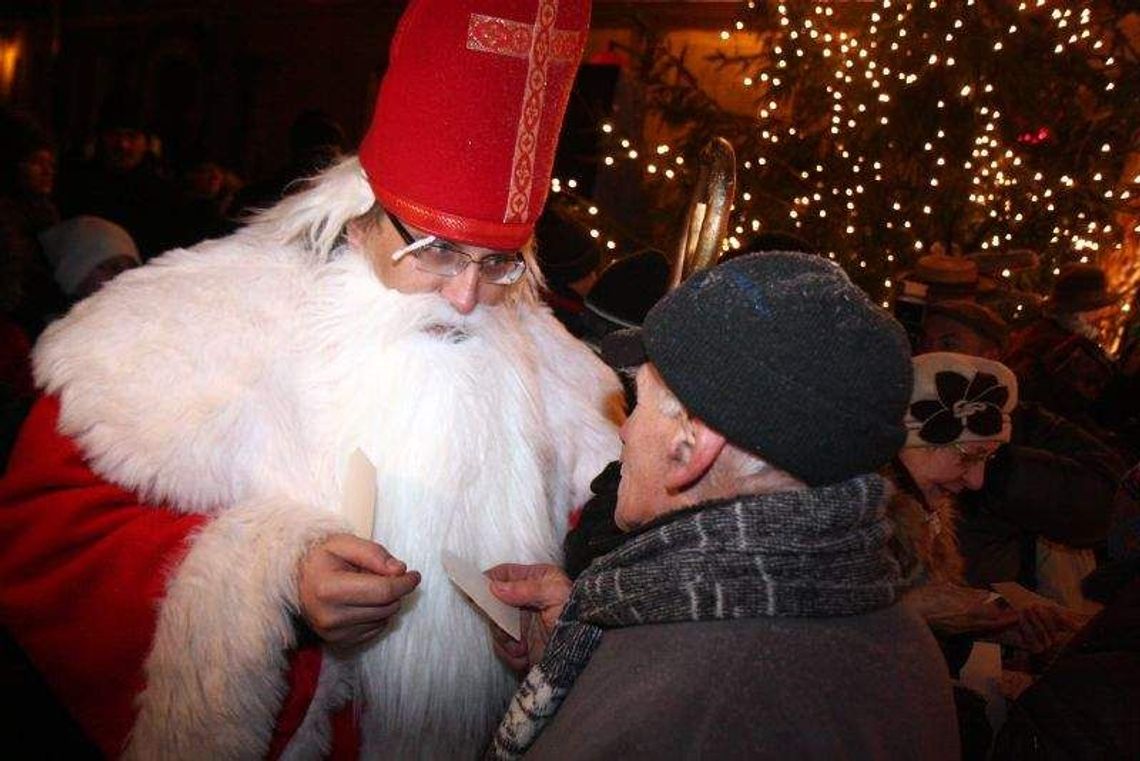 Wigilia Starego Miasta: Kolędnicy, mikołaj i wspólna wieczerza (zdjęcia, wideo) Wigilia Starego Miasta: Kolędnicy, mikołaj i wspólna wieczerza (zdjęcia, wideo)