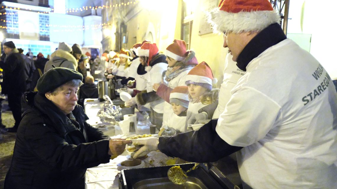 Wigilia Starego Miasta: Kolędy, życzenia i świąteczny bigos [zdjęcia]