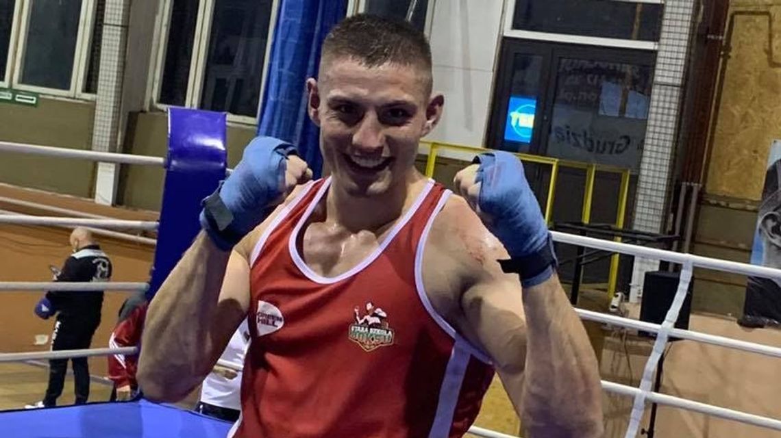 Wiktor Szadkowski ze srebrnym medalem młodzieżowych mistrzostwach Polski w boksie