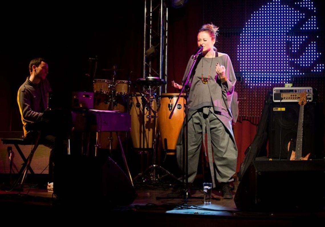 Wino-Granie: Natalia Przybysz w Czarnym Tulipanie