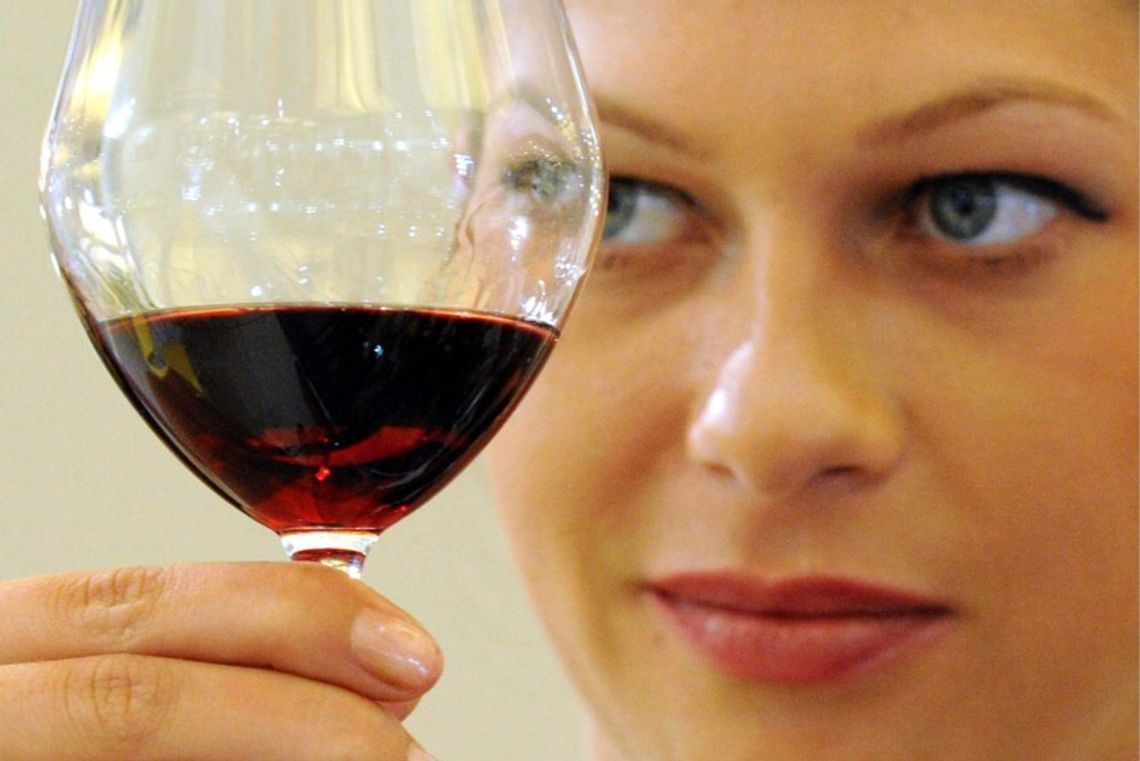 Wino pomaga zachować szczupłą sylwetkę