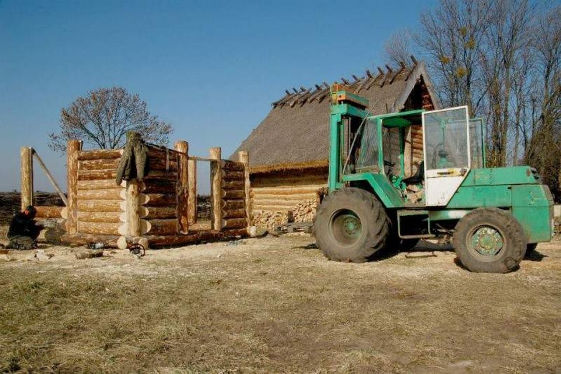 Wioska Gotów.  Będą mieć drewniany piorunochron