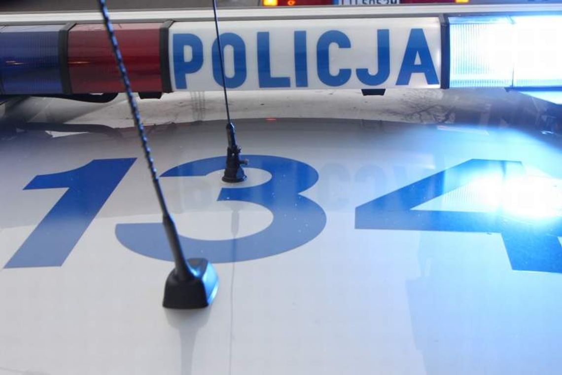 Wiózł dzieci i wjechał do rowu. Był pijany