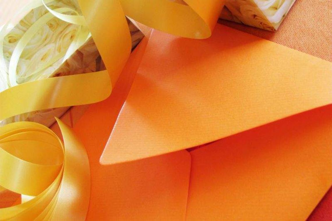 Wiózł młodą parę do ślubu i ukradł prezent