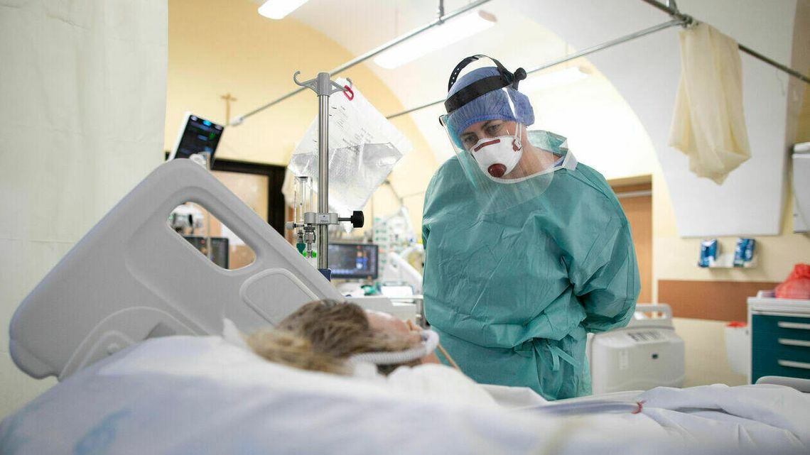 Wirusolog z Lublina: Niewiele wskazuje na to, że IHU wypiera dominujący obecnie wariant omikron