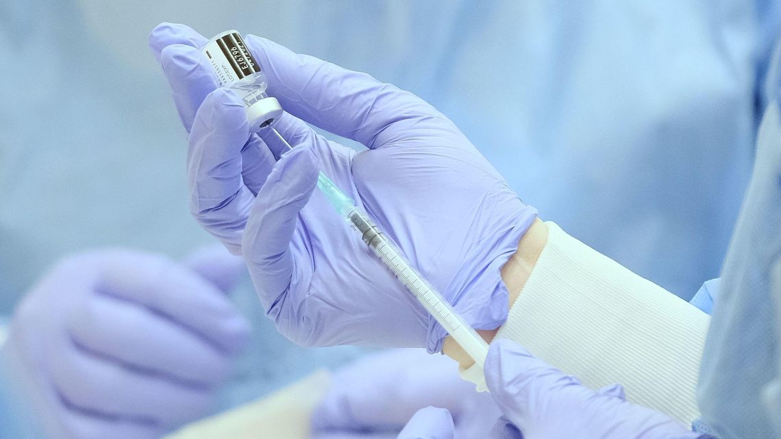 Wirusolog z Lublina tłumaczy, czy w sierpniu mamy szansę na pożegnanie się z koronawirusem