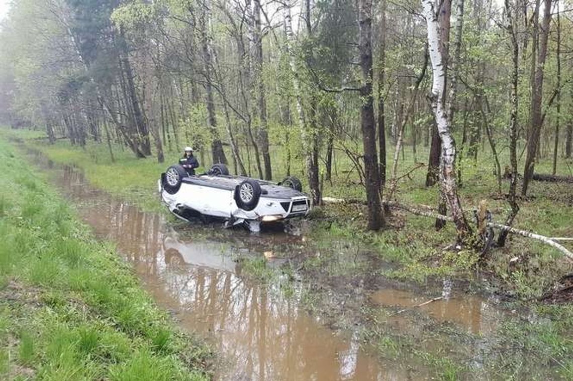 Wisznice: Samochód dachował w rowie