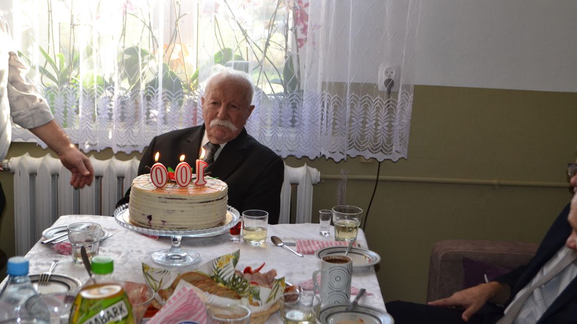 Witalis Dąbrowski skończył 100 lat. Otrzymał list gratulacyjny od premiera [zdjęcia]