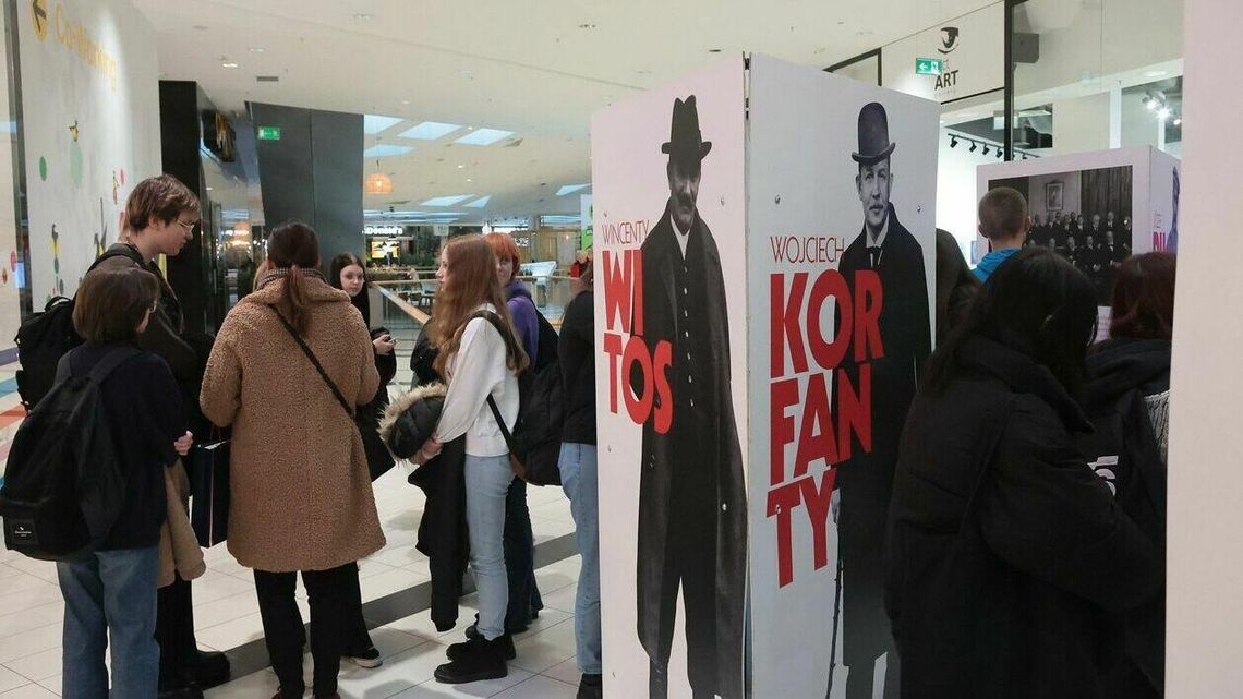 Witos i Dmowski przyszli do galerii handlowej w Lublinie Witos i Dmowski przyszli do galerii handlowej w Lublinie