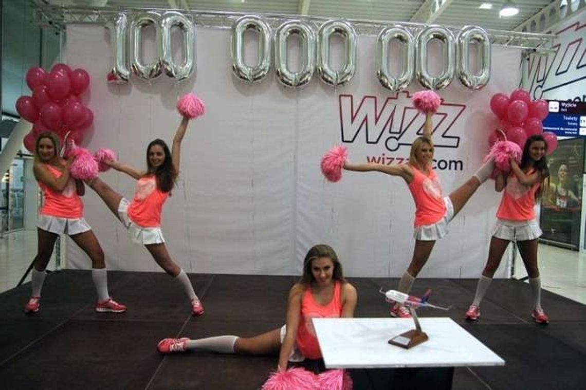 Wizz Air świętował także w Świdniku. "Planujemy uruchamianie nowych połączeń. Będziecie w tym uczestniczyć" Wizz Air świętował także w Świdniku. "Planujemy uruchamianie nowych połączeń. Będziecie w tym uczestniczyć"