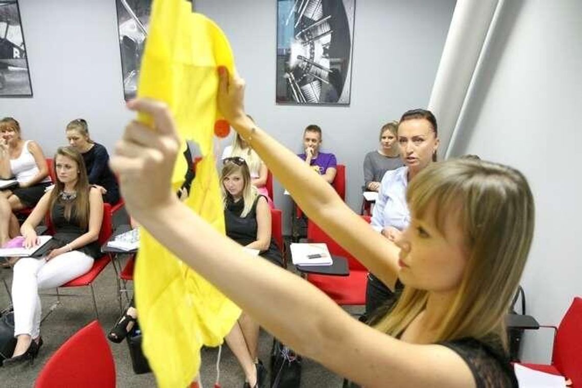 Wizz Air szuka przyszłych stewardów i stewardessy. Jakie są wymagania? Wizz Air szuka przyszłych stewardów i stewardessy. Jakie są wymagania?