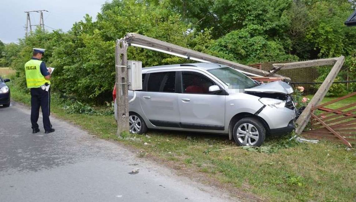 Wjechał dacią w słup energetyczny
