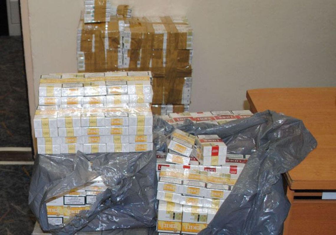 Wjechał z kontrabandą do rowu. Zatrzymała go policja