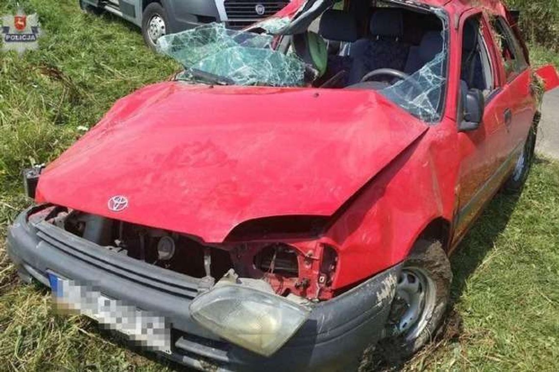 Wjechała toyotą do stawu. Kto widział wypadek?