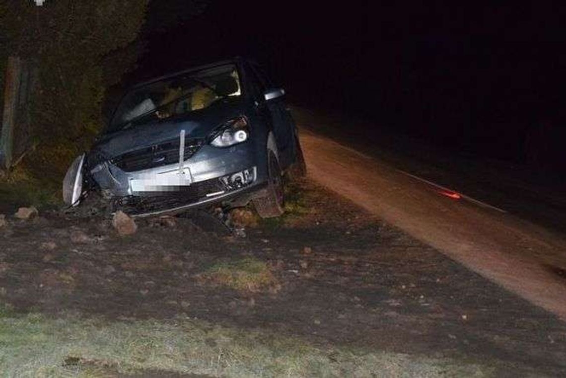 Wjechała w betonowy przepust. Cztery osoby ranne Wjechała w betonowy przepust. Cztery osoby ranne