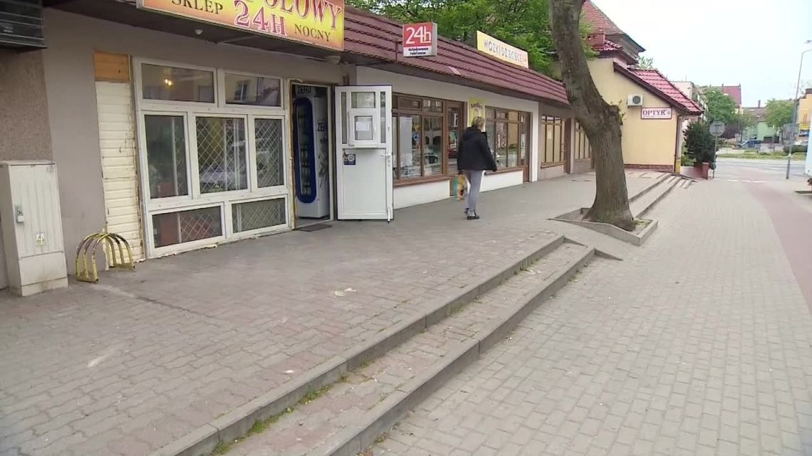 Wjechała w sklep, wzięła butelkę wódki i odjechała Wjechała w sklep, wzięła butelkę wódki i odjechała