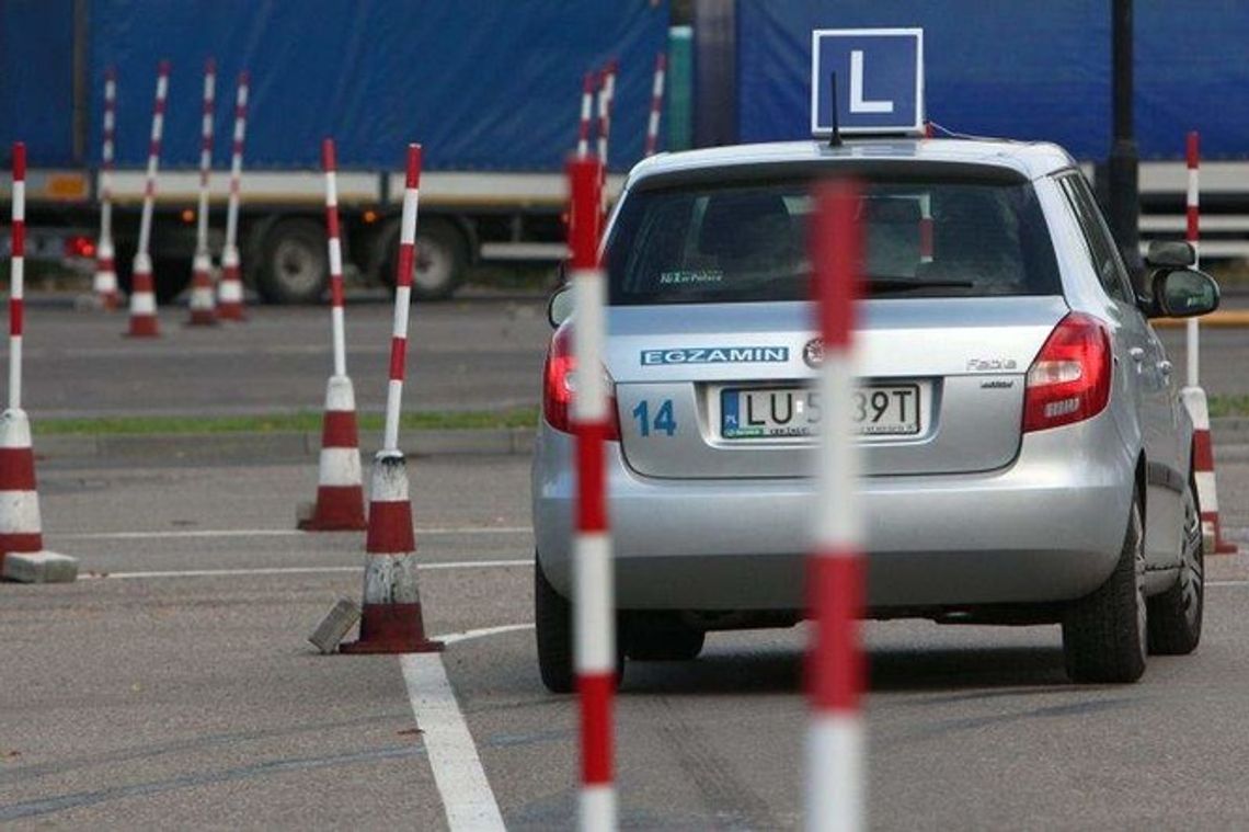 Włączyłeś światła za wcześnie? Oblałeś egzamin na prawo jazdy. Nowe przepisy