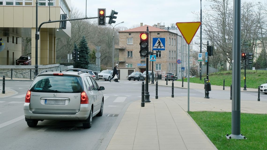 Włączyli światła na skrzyżowaniu w centrum Lublina. Wcześniej korków nie było, teraz trzeba stać Włączyli światła na skrzyżowaniu w centrum Lublina. Wcześniej korków nie było, teraz trzeba stać