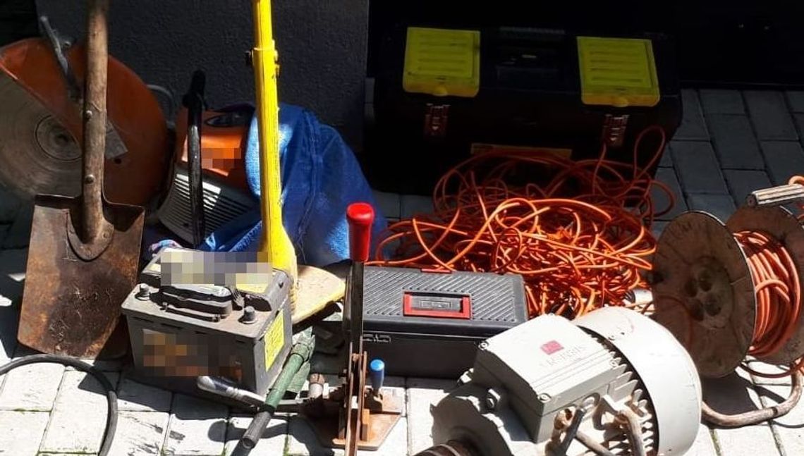 Włamali się do starej cegielni i ukradli narzędzia. Okradli też jednego z mieszkańców gminy