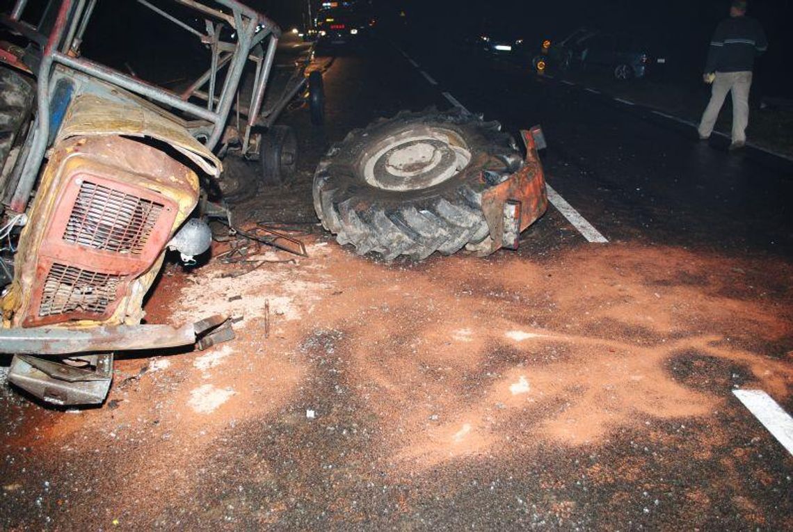 Włodawa: Czołowe zderzenie hondy z ciągnikiem Włodawa: Czołowe zderzenie hondy z ciągnikiem