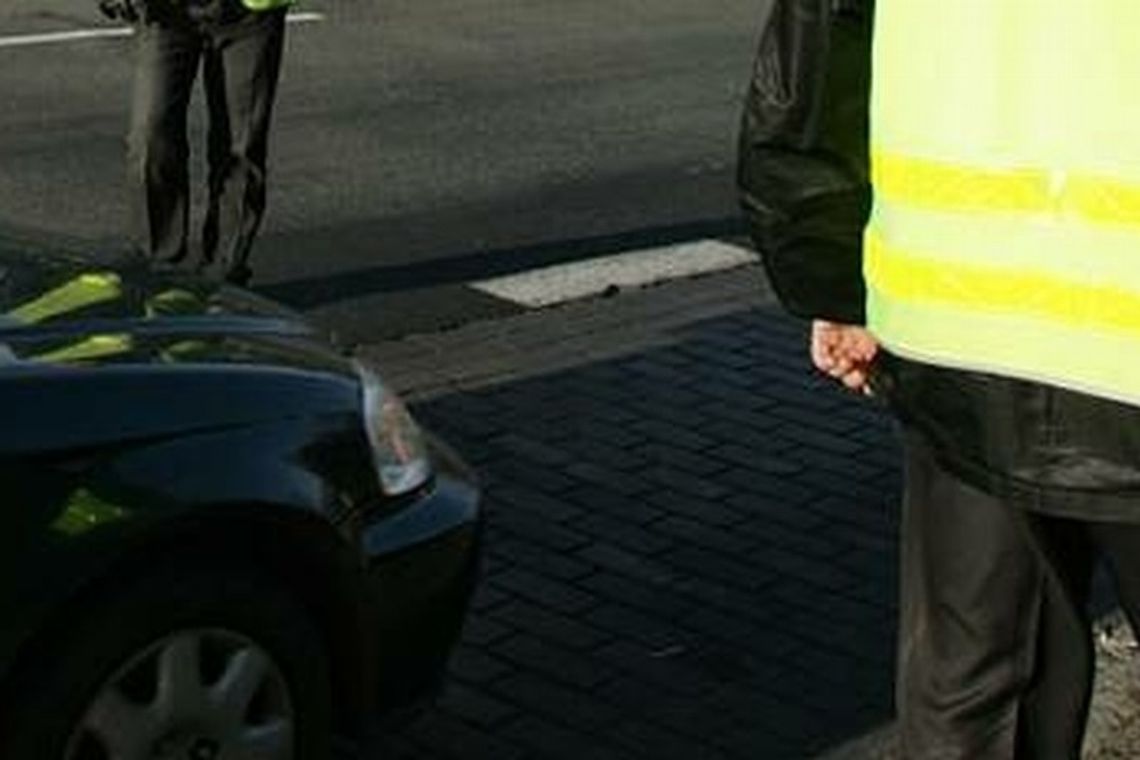 Włodawa: marihuana i poszukiwany mężczyzna w jednym oplu