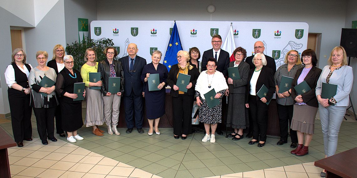 Włodawa, 17 kwietnia. Uroczysta sesja inauguracyjna Włodawskiej Rady Seniorów w sali konferencyjnej Urzędu Miejskiego, podczas której rozpoczęła się nowa kadencja gremium i wybrano jego prezydium.