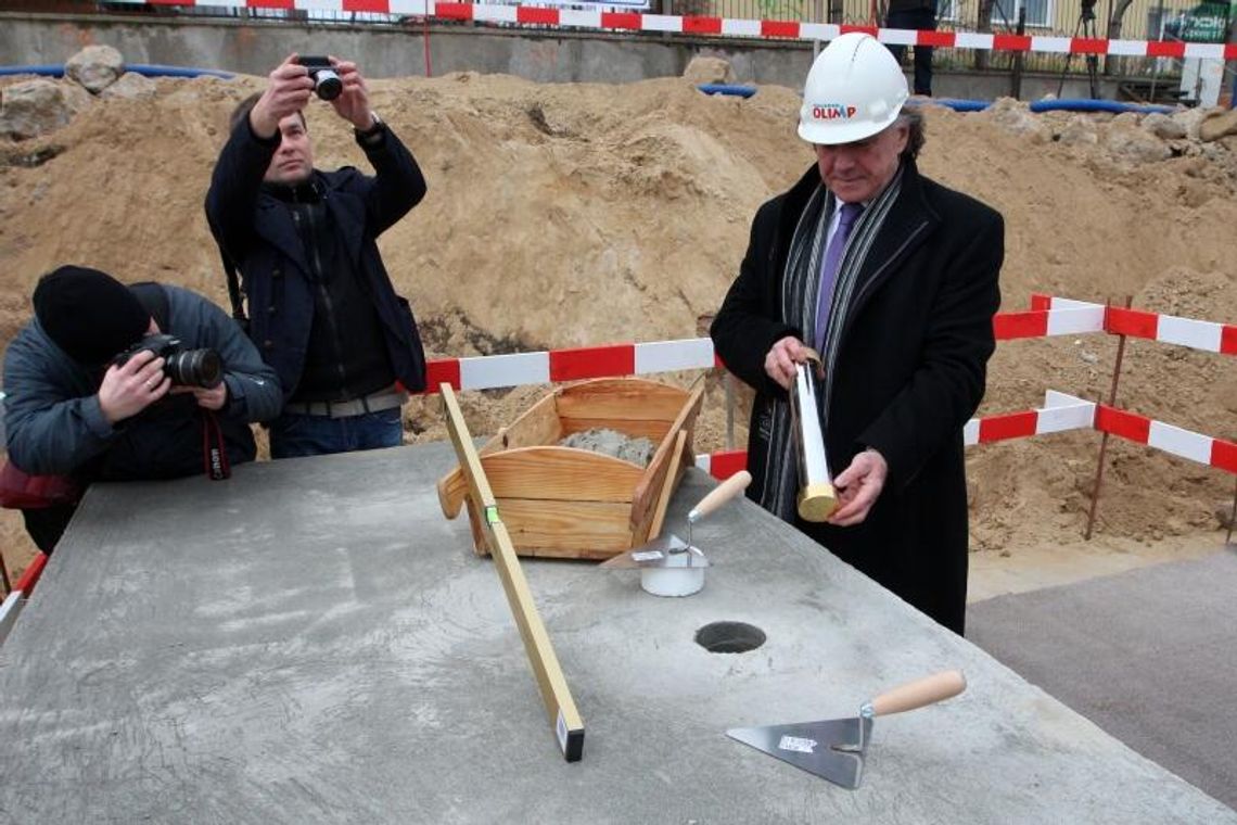 Wmurowano kamień pod nowy Olimp (zdjęcia) Wmurowano kamień pod nowy Olimp (zdjęcia)