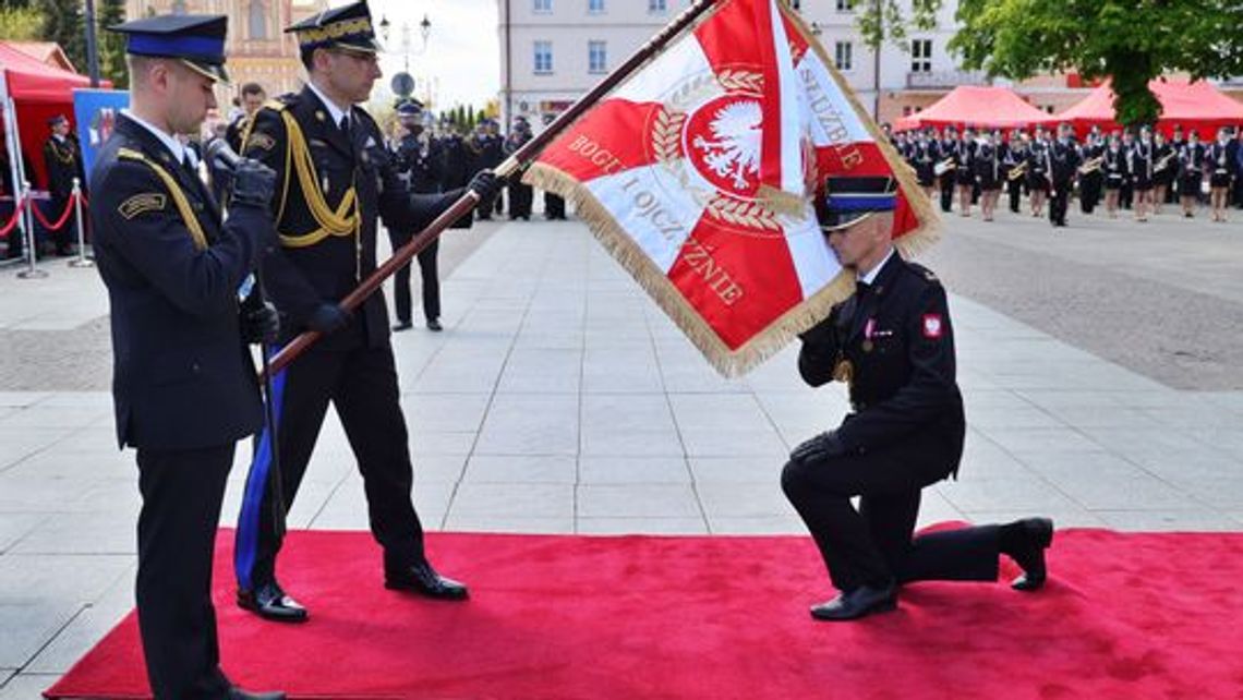 Wojewódzkie obchody Dnia Strażaka w Krasnymstawie były okazją do podziękowań za służbę i poświęcenie strażaków.