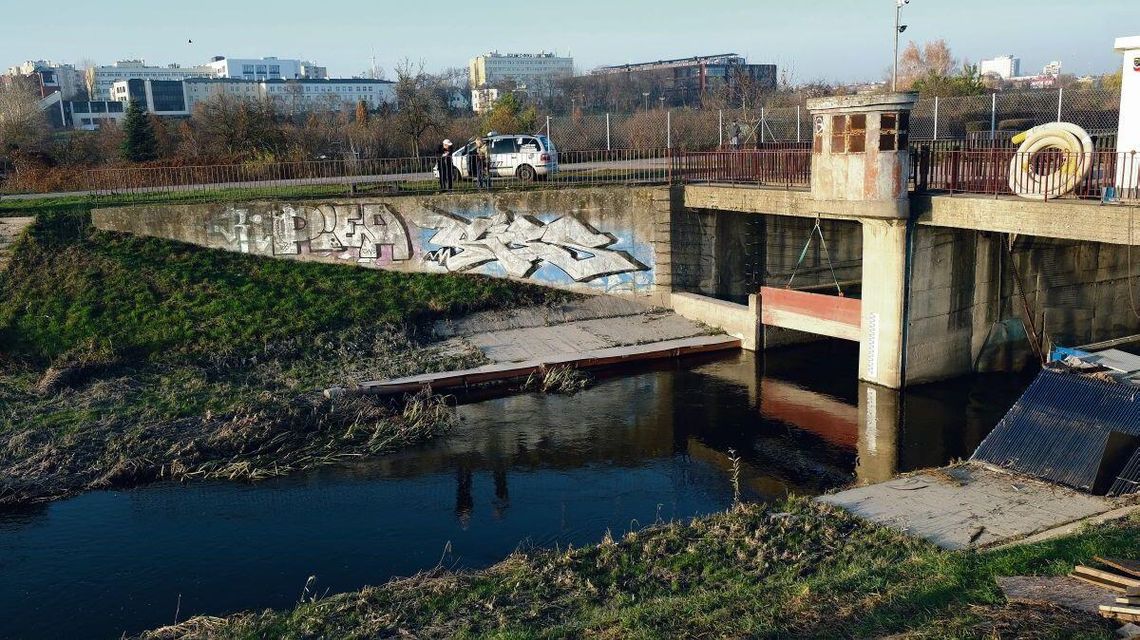 Woda zalewa piwnice. Co dalej z elektrownią na Bystrzycy? Prokuratura wszczęła postępowanie Woda zalewa piwnice. Co dalej z elektrownią na Bystrzycy? Prokuratura wszczęła postępowanie