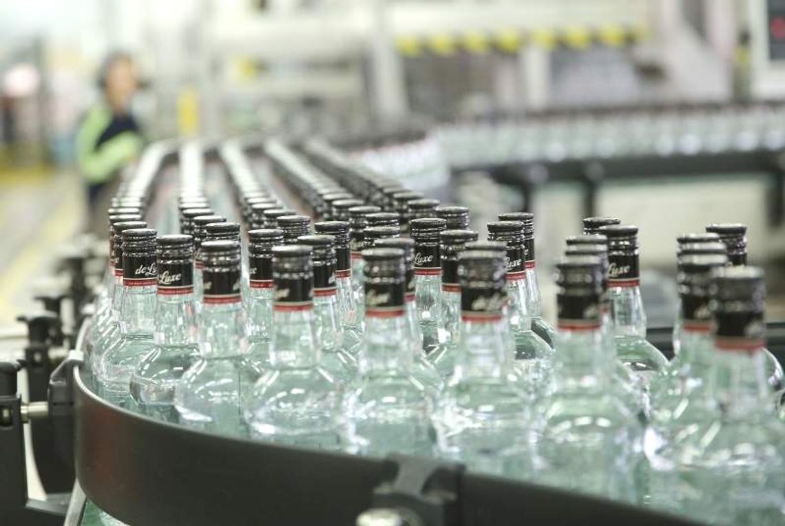 Wódka po 32 zł, a piwo  za 4 zł? Ministerstwo: To nieprawda. Nie będzie cen minimalnych