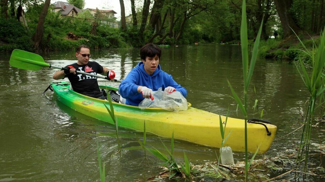 "Wody to nie śmietnik". Wyciągali śmieci z Bystrzycy [zdjęcia]