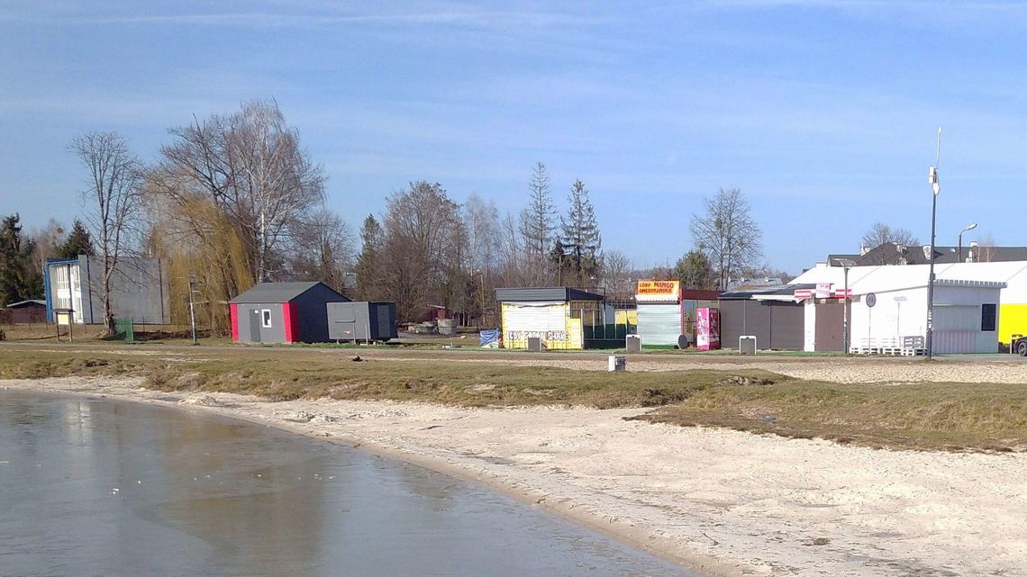 Wody w Jeziorze Białym ubywa. "Uważnie obserwujemy poziom wody we wszystkich zbiornikach pojezierza"