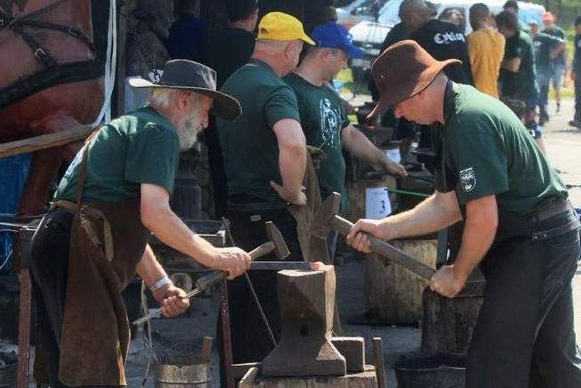 Wojciechów: Ruszają warsztaty kowalskie, chętnych mnóstwo