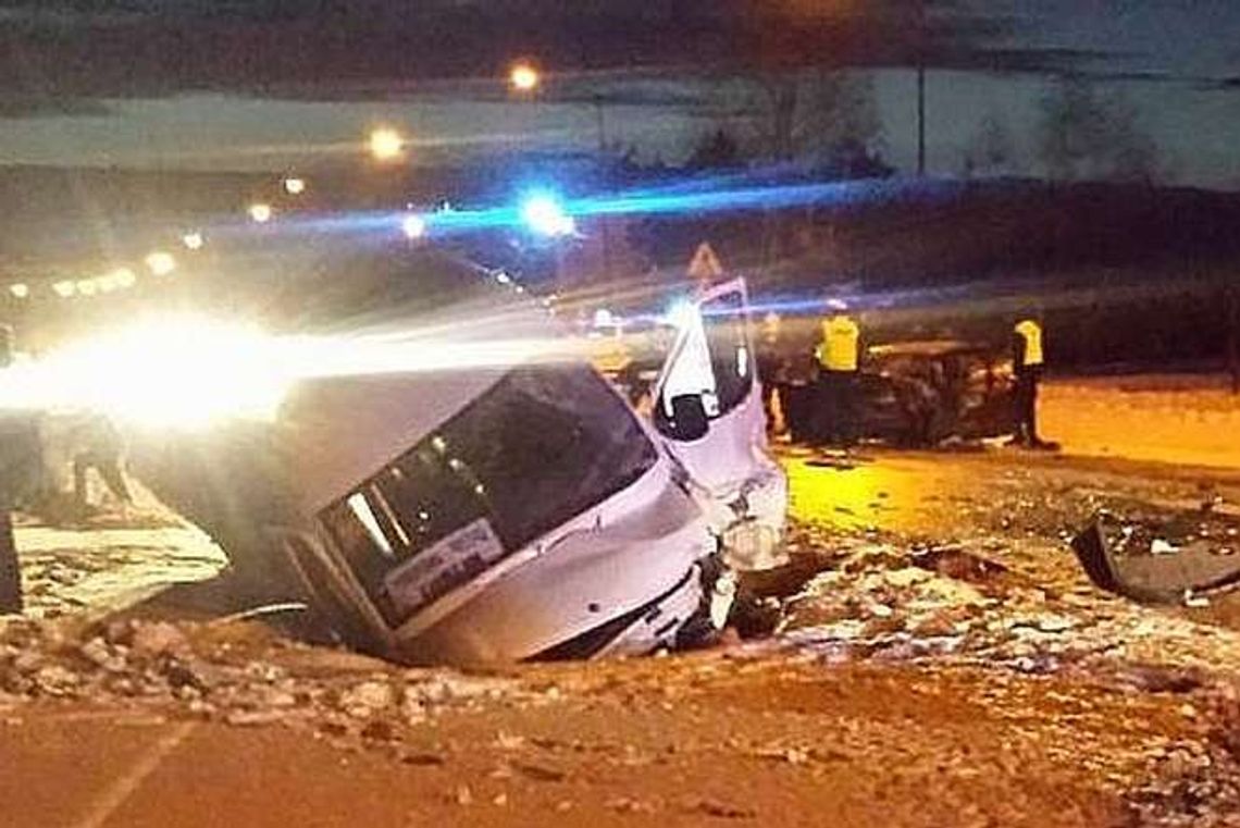 Wojcieszyn: Kierowca VW wjechał w busa, 7 osób w szpitalu