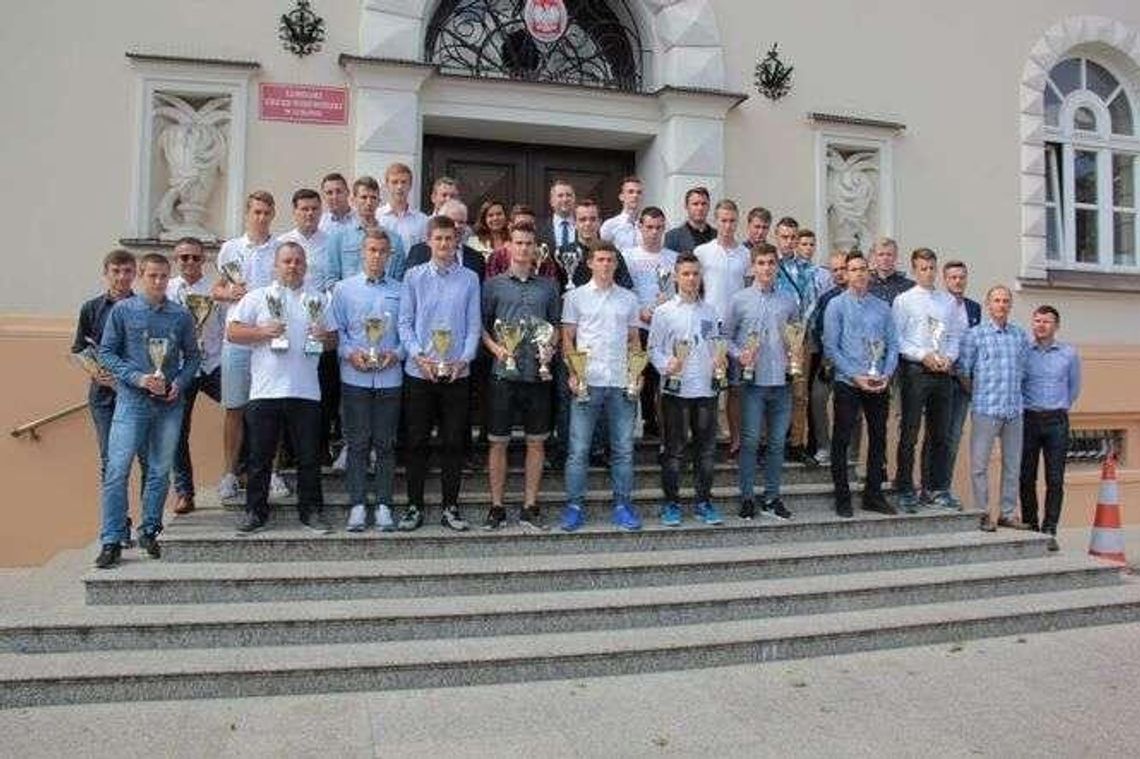 Wojewoda do młodych piłkarzy: Bądźcie jak Milik i Lewandowski