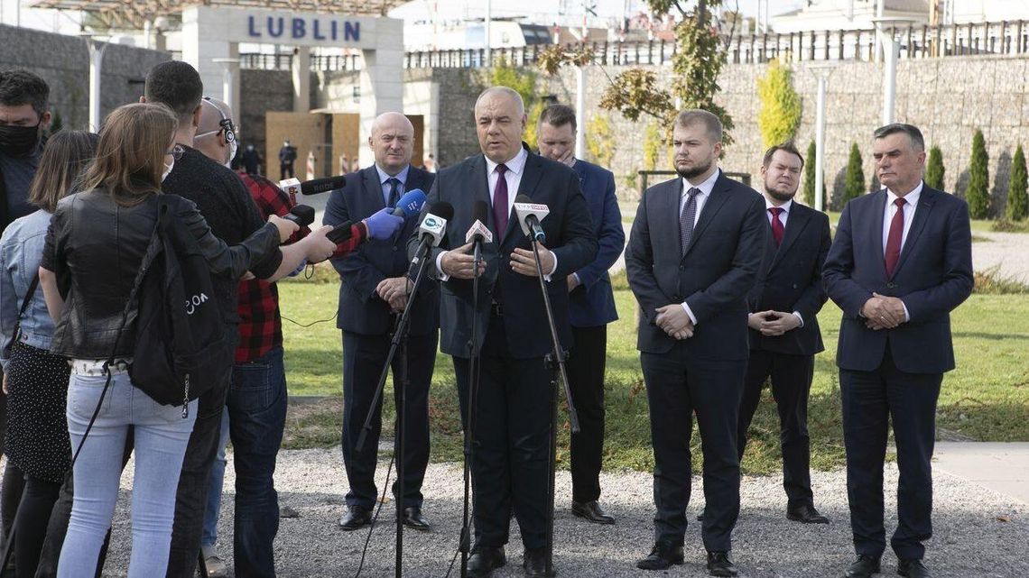 Wojewoda lubelski i marszałek województwa na kwarantannie po kontakcie z Czarnkiem