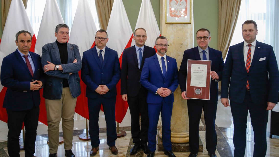 Wojewoda rozdał medale za walkę z LGBT