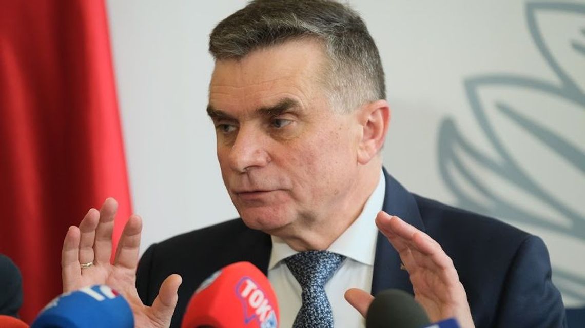 Wojewoda się rozmyślił. Najpierw zakazał, a teraz znowu pozwala kibicom iść na mecze Wojewoda się rozmyślił. Najpierw zakazał, a teraz znowu pozwala kibicom iść na mecze