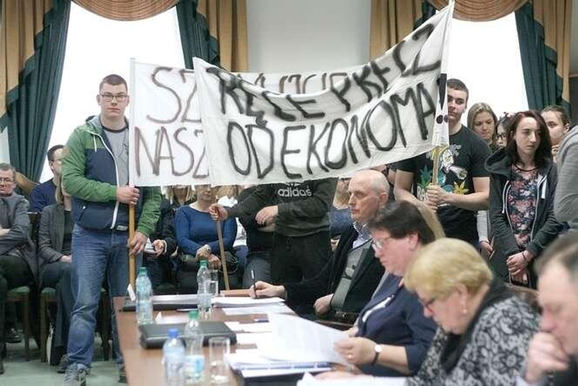 Wojewoda zablokował połączenie szkół. Burmistrz się nie poddaje