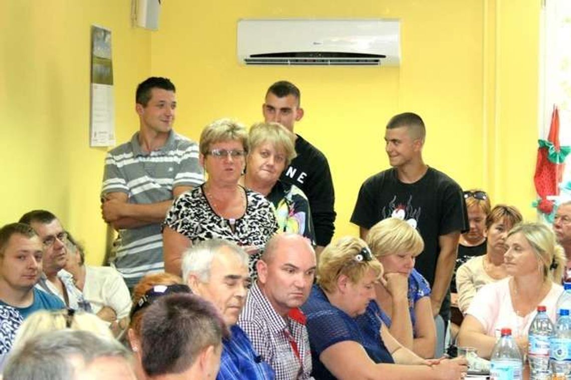 Wojna futbolowa w Borowej. Piłki wybijały szyby, mieszkańcy chcieli likwidacji boiska